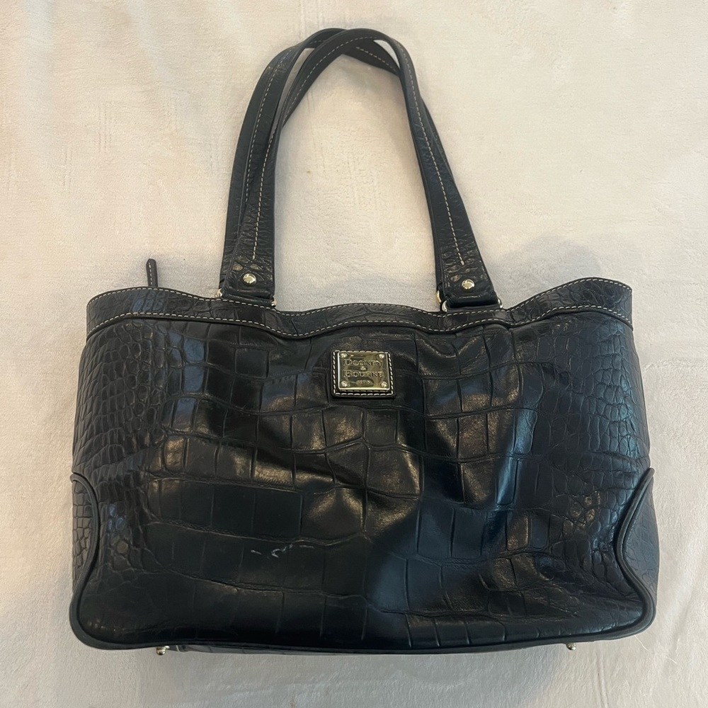 Dooney and Bourke black leather purse light wear good condition